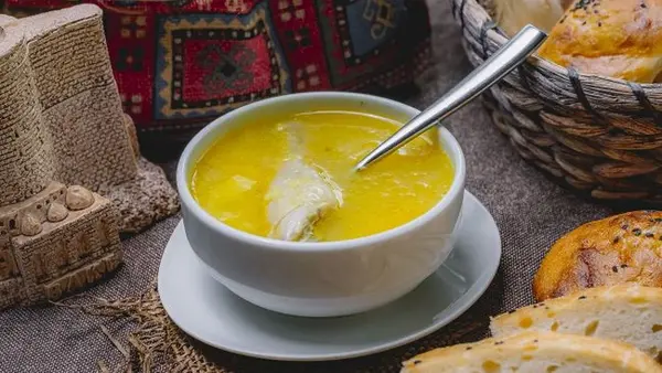 Питательное и недорогое мясо для бульона: бедра и крылышки можно спрятать