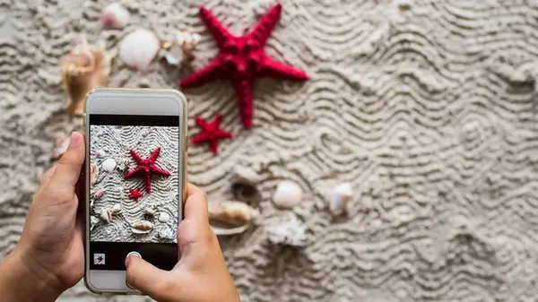 Предупреждение для отдыхающих: как уберечь телефон на пляже