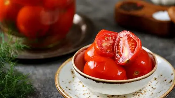 Квашеные помидоры «Старинные» не отличить от бочковых: съедаем вместе с рассолом