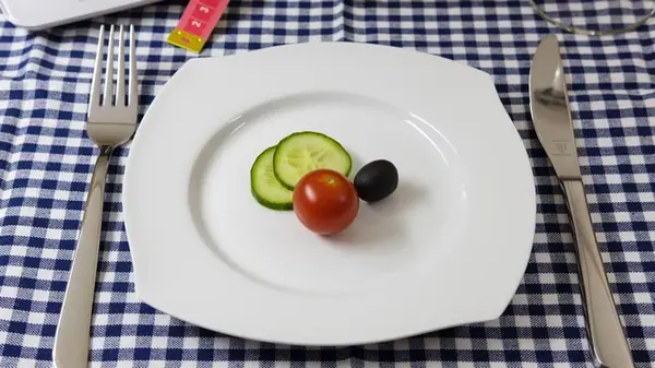 10 продуктов до 100 калорий, которые помогут похудеть: список