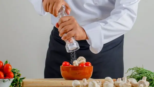 Пересолили еду? Топ-5 способов, которые помогут спасти любимое блюдо