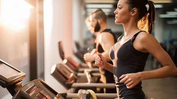 Как защитить кожу лица во время тренировок в спортзале