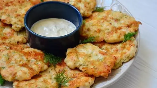 Куриные котлеты, которые тают во рту: добавьте к рецепту эти ингредиенты