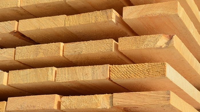 Обрезная доска: свойства, преимущества и применение