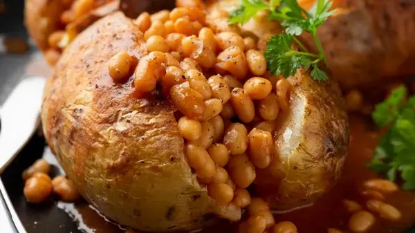 Как приготовить картошку в мундире за пару минут без духовки и плиты: такого вы не знали