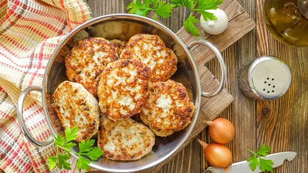 Как спасти пересоленные котлеты: хитрости опытных хозяек