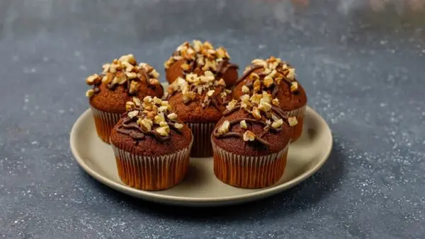 Вкусные шоколадные кексы для перекуса в школе: легкий рецепт