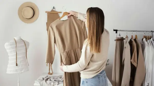 Как избавиться от запаха плесени с одежды: эксперты по стирке раскрыли действенные методы