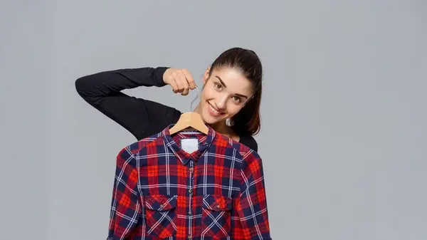 Как избавиться от запаха пота на одежде без стирки: полезный трюк, о котором никто не знает