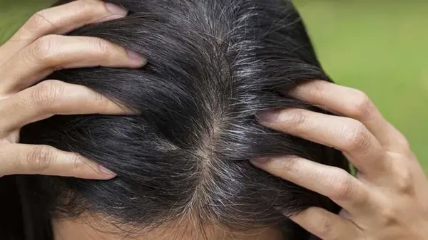 Стакан домашнего средства на седину — и о серебристых волосах можно забыть навсегда