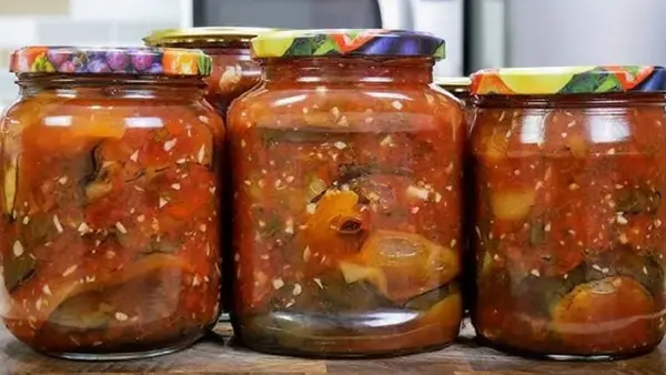 Салат из баклажанов, который хранится до весны: ароматно и вкусно