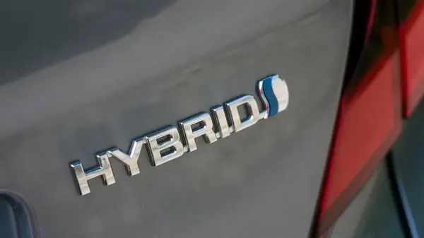 Будут ждать одни проблемы: эксперты назвали 4 гибридных автомобиля, которых стоит избегать