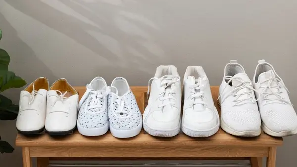 Как сушить обувь после стирки, чтобы не было желтых и серых разводов: поможет этот гениальный трюк