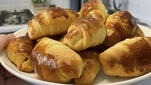 Очень вкусные и нежные рогалики на кефире: получаются у всех