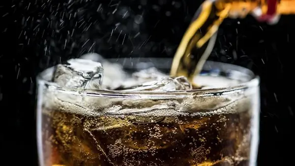 Может ли употребление сладких напитков вызвать выпадение волос? Ученые сказали правду