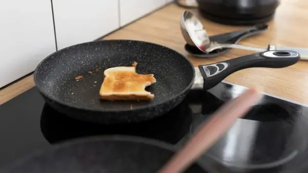 Не готовьте эти блюда на антипригарной сковородке: придется покупать новую