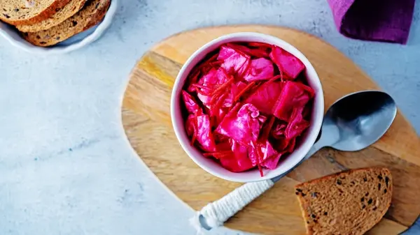 Маринованная капуста со свеклой и морковью: интересный рецепт