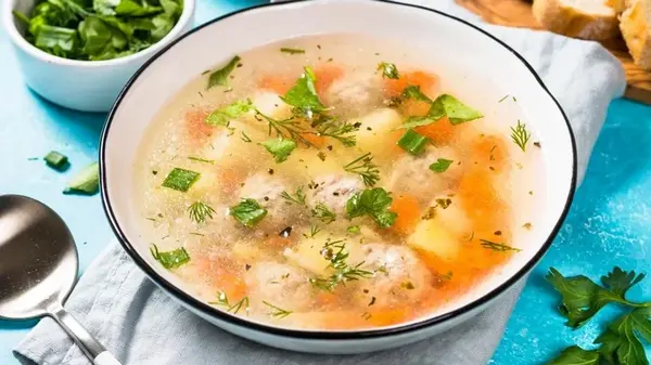 Суп с рублеными фрикадельками: рецепт сытного первого блюда для всей семьи