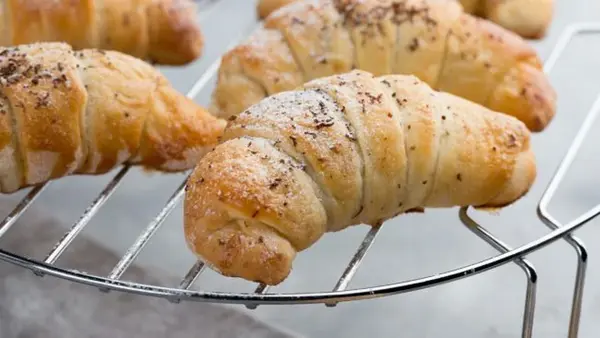 Вкусные рогалики с повидлом без разрыхлителя и дрожжей: легкий рецепт