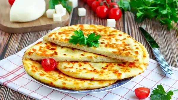 Сырный хачапури на сковороде: рецепт на скорую руку