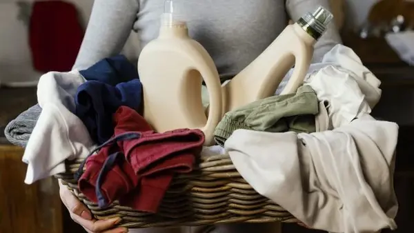 Для чего на самом деле нужны черные точки на лобовом стекле автомобиля: объяснение эксперта