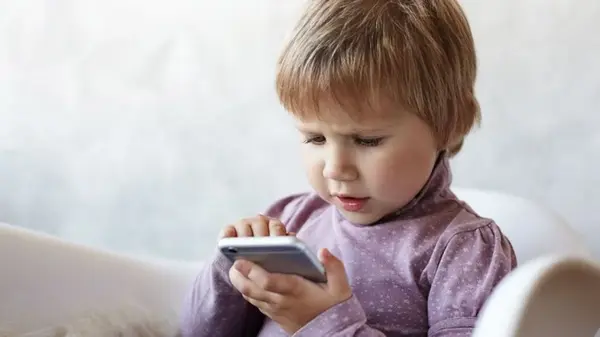 Первый смартфон для ребенка: как не ошибиться и когда он действительно нужен