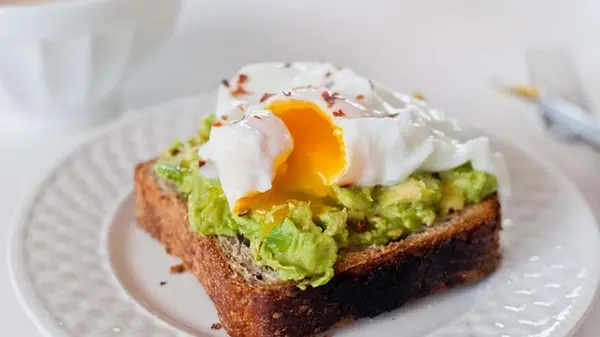 Как приготовить идеальные яйца пашот: кулинарный секрет от звездных поваров