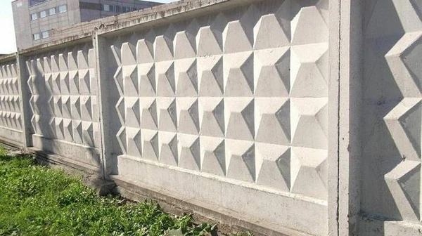 Ограждения из железобетона: в чем их преимущества и где их стоит заказ