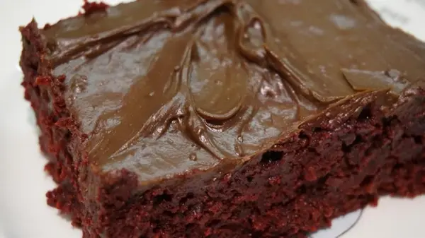 Проще не бывает: как испечь роскошный шоколадный пирог всего из трех ингредиентов