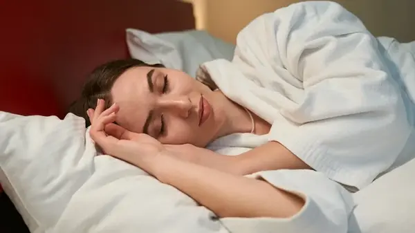 Как приучить себя легко просыпаться утром, когда на улице темно: 6 лайфхаков