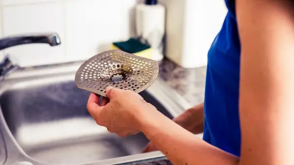 Как убрать запах канализации на кухне: 5 хитростей, которые удивят своей простотой