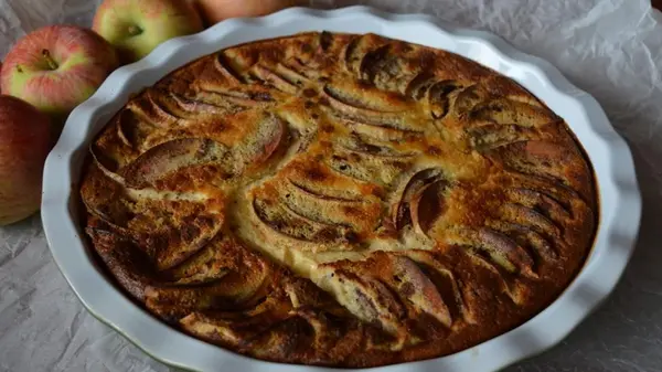 Как испечь вкусный яблочный пирог с корицей: рецепт из самых доступных ингредиентов
