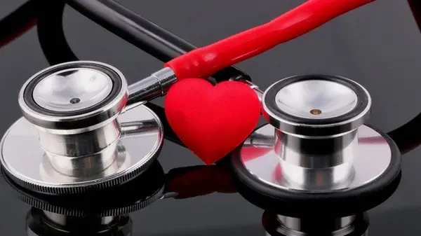 Кардиолог назвал малоизвестные признаки, которые могут указывать на проблемы с сердцем