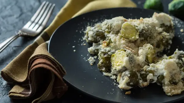 Брюссельская капуста в сливочном соусе: простой рецепт вкусного блюда