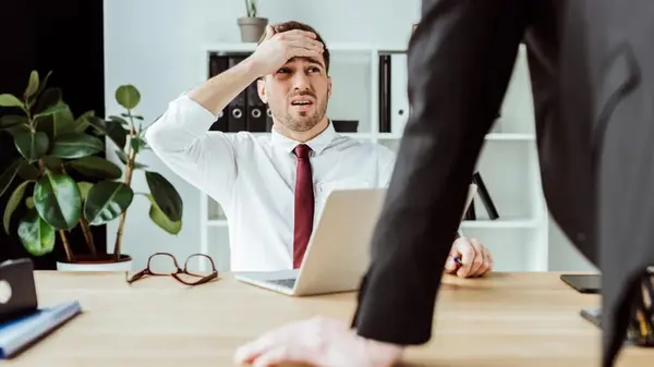 Три «принижающие» фразы, которые никогда не стоит говорить на работе