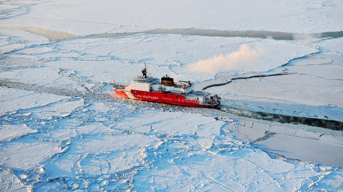 Суровыми путями Арктики: как работает ледокол и чем он отличается от других судов