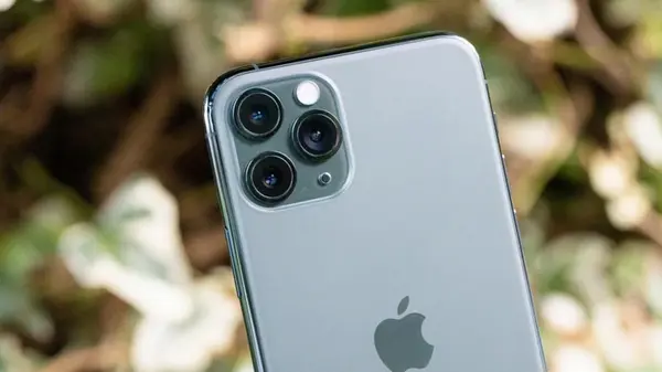 В сети рассказали, как почистить камеру смартфона от пыли и грязи