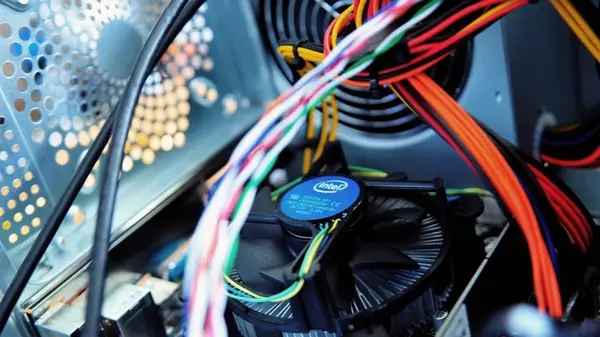 Шумит кулер в компьютере? Попробуйте эти 6 способов решения проблемы