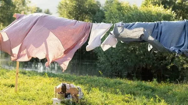 Сушка одежды и белья на улице осенью не проблема, главное — знать этот трюк