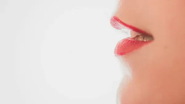 Что могут рассказать губы о вашей личности: вы болтливая, внимательная слушательница или мудрая женщина