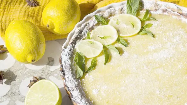 Лимонный тарт: рецепт яркого и ароматного десерта