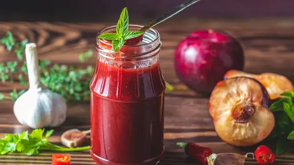 Аджика из слив с яблоками: рецепт универсального соуса к мясу и рыбе