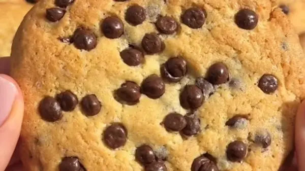Популярное американское печенье с шоколадом: хрустящее снаружи и нежное внутри