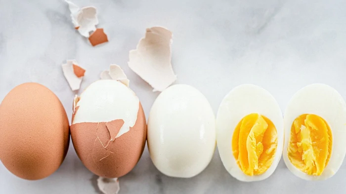 Как варить яйца: что добавить в воду во время варки, чтобы легко чистилась скорлупа