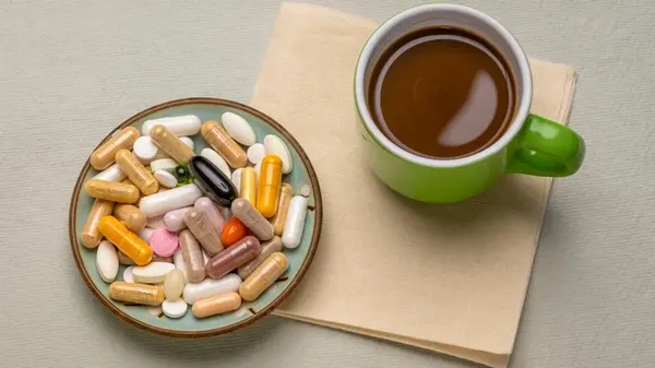 Найдите для них другое время: 4 витамина, которые никогда не следует смешивать с кофе