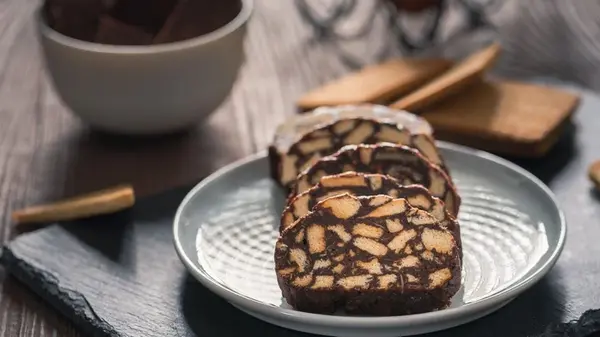 Шоколадный торт из печенья: рецепт десерта без выпечки