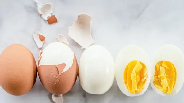 Как варить яйца: что добавить в воду во время варки, чтобы легко чистилась скорлупа