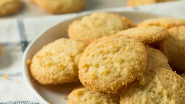 Сырное печенье: вкусная выпечка из четырех ингредиентов