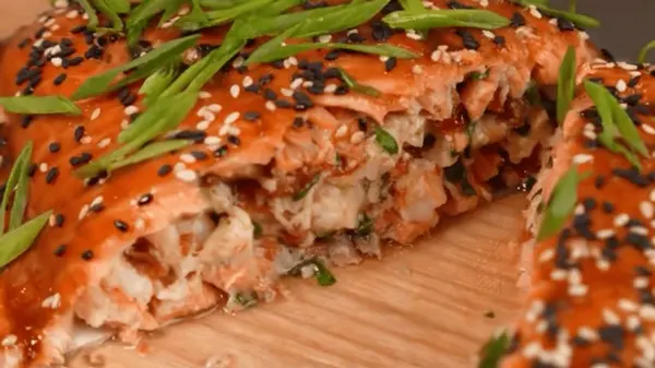 Лосось, фаршированный креветками: интересный рецепт к праздничному столу