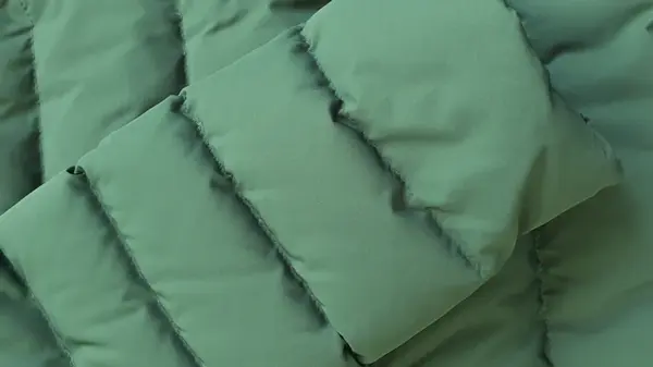 Пуховик будет, как только что с химчистки: как отчистить куртку от грязи сухим методом без стирки